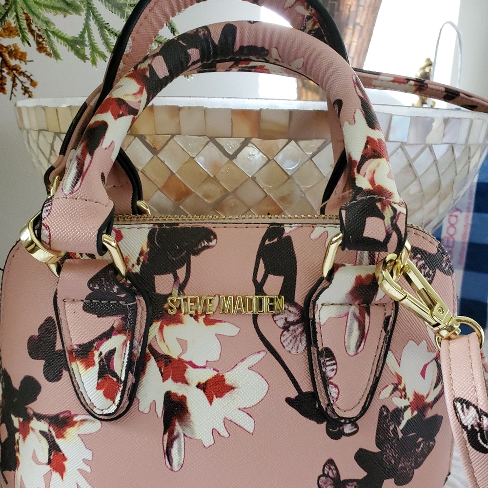 NEVER BEEN WORN Steve Madden Crossbody bag.